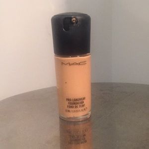 MAC Pro Longwear Foundation